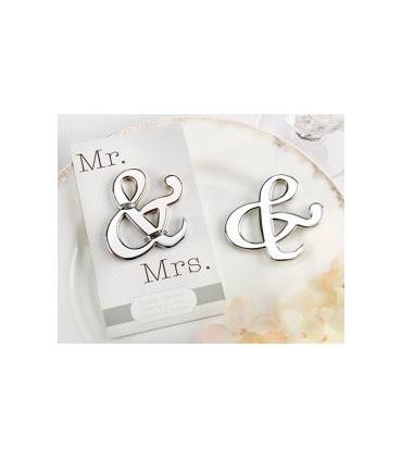 ABREBOTELLAS "SYMBOL UNION &" EN SOBRE REGALO